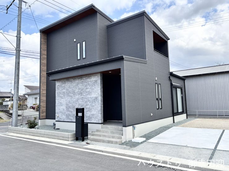 ■車と趣味の幅が広がる場所■単なる駐車スペースではない、洗車やタイヤ交換、DIYにも使える多目的な屋外スペースです。