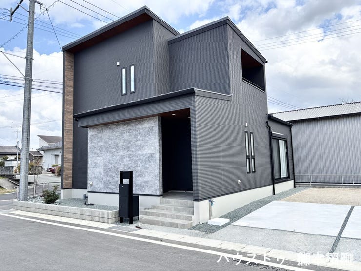 ■車と趣味の幅が広がる場所■単なる駐車スペースではない、洗車やタイヤ交換、DIYにも使える多目的な屋外スペースです。