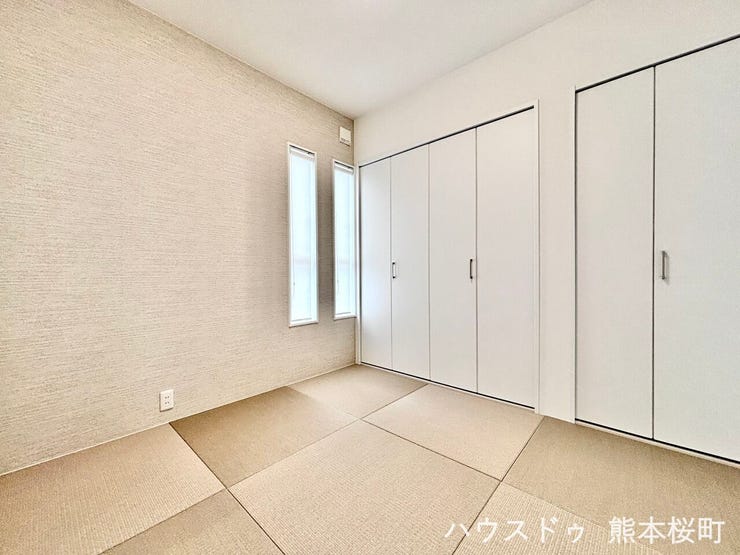 ■1階4.5帖和室■ゲストをもてなし、昼寝や家事にも使える、畳のぬくもりが心地よい多目的万能スペース。