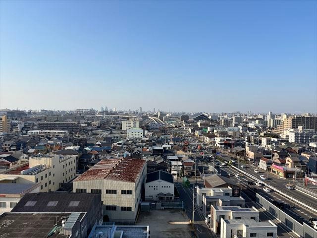 視線を気にせず過ごせる、眺望とプライベート感を両立した13階の暮らし。