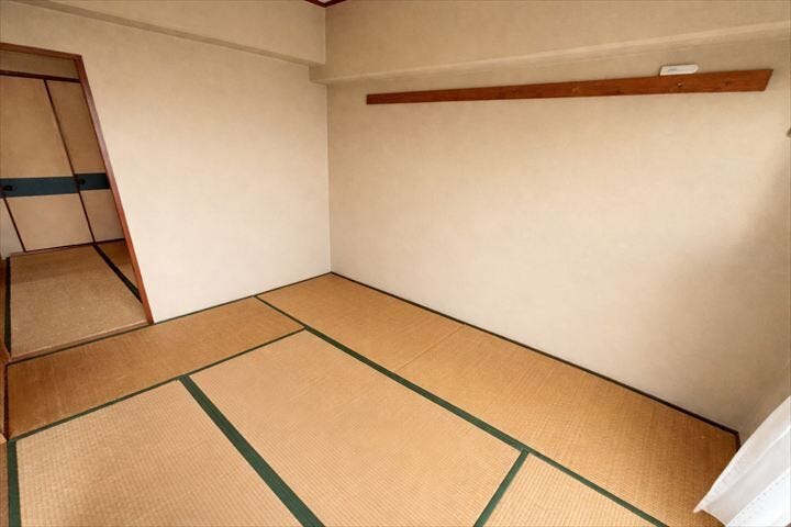6帖の和室は、お子様の遊び場やお昼寝、来客用の寝室にと多様な用途で使えます。
(2026年3月21日撮影)
※実際の写真から家具消しの加工行っております。