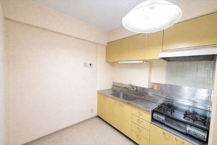 収納スペースもしっかりあります。お料理の段取りもよくなりますね。
(2026年3月21日撮影)
※実際の写真から家具消しの加工行っております。