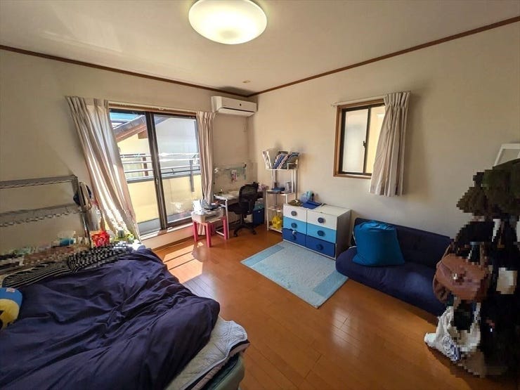 洋室8帖
バルコニーに面した、明るいお部屋。
子様のお部屋や主寝室、来客時の宿泊室、趣味のお部屋としてもご利用いただけます♪