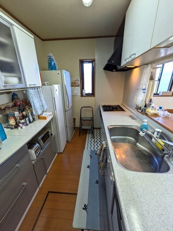 カウンターキッチンからリビングが見渡せるので、小さなお子様の様子を見ながら料理ができます♪