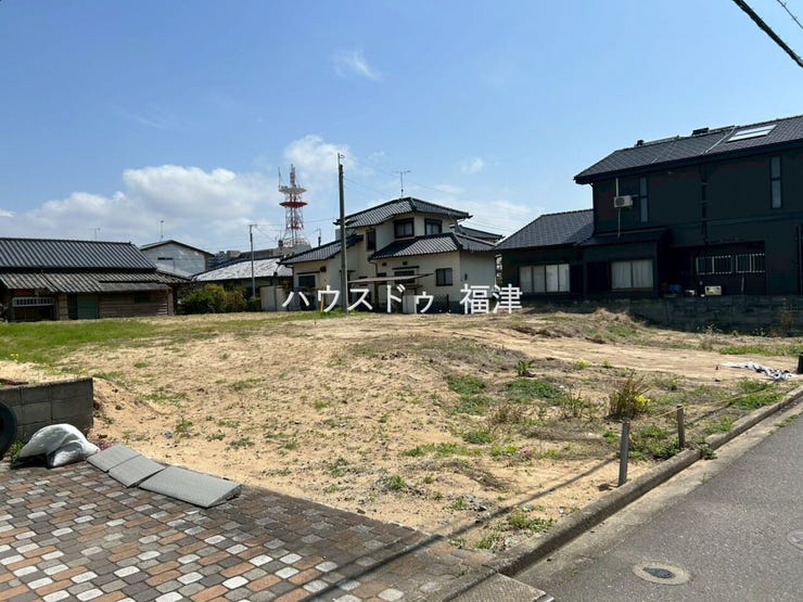 全4棟の分譲となっており、それぞれ間取りや特徴が異なります。ご家族構成や暮らし方に合わせて、
お好みの一邸をお選びいただけます。
《古賀市天神7丁目 新築戸建》