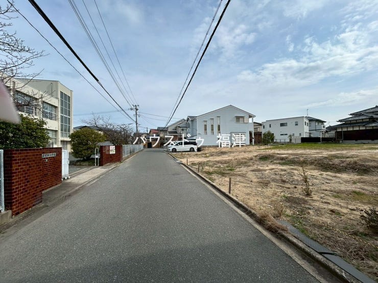 おうち探しはグーグル口コミ☆4.9のハウスドゥ福津まで
お気軽にご連絡ください。
《古賀市天神7丁目 新築戸建》