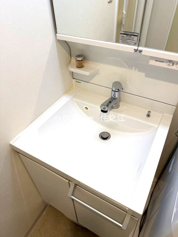 白で統一されたキレイな洗面所!! (売主購入時写真)