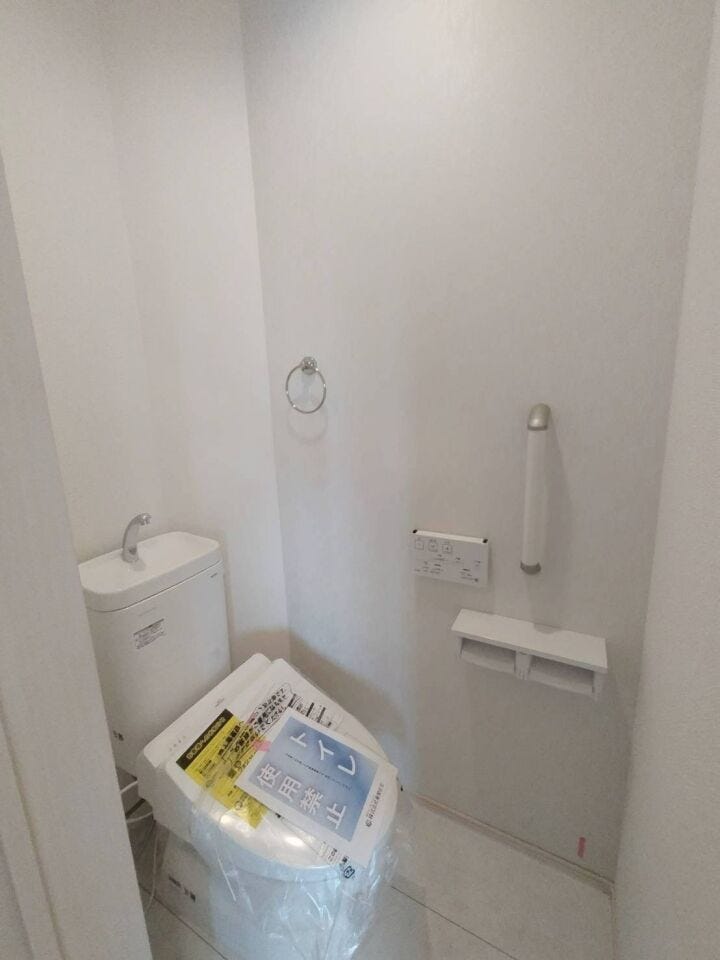 《トイレ 2階》
1・2階のどちらにもトイレが設置してあり、混雑する時間帯もスムーズに利用可能!