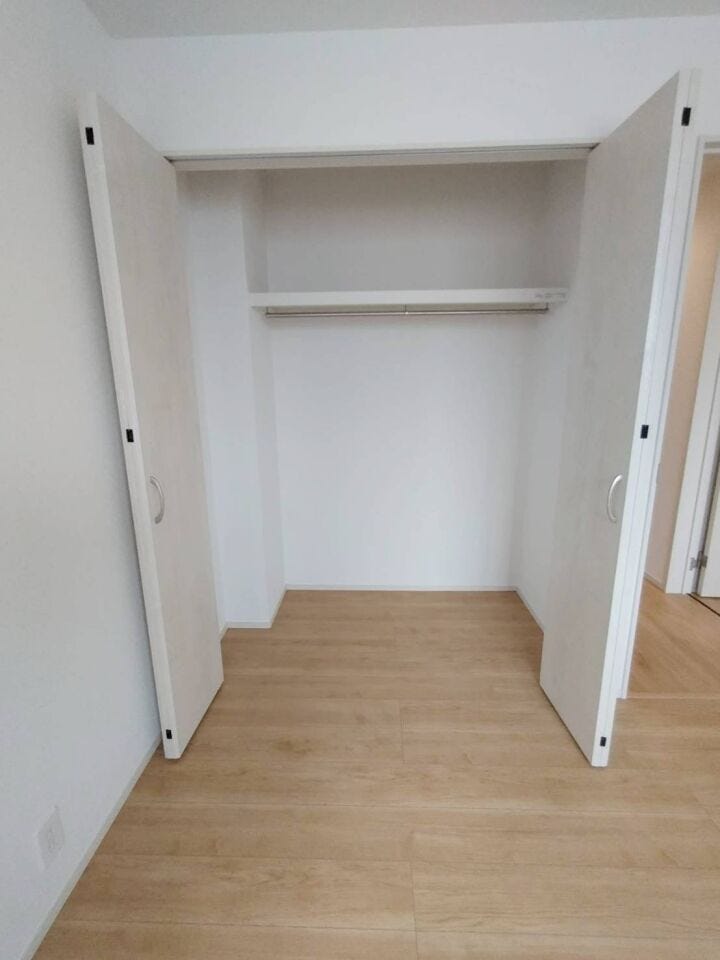 《クローゼット》
各部屋に収納スペースを確保しています。お部屋えおすっきりとした状態に保つことができます。
