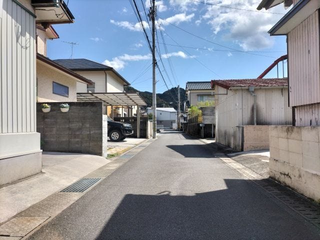 西側道路 北から南方向