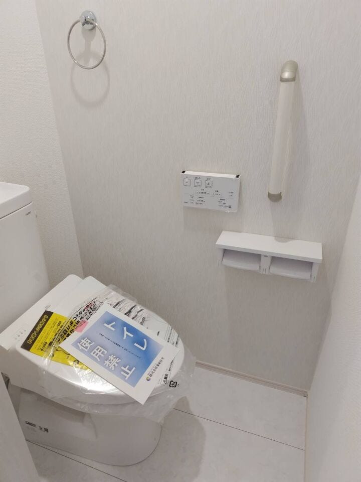 《トイレ 2階》
1・2階のどちらにもトイレが設置してあり、混雑する時間帯もスムーズに利用可能!
