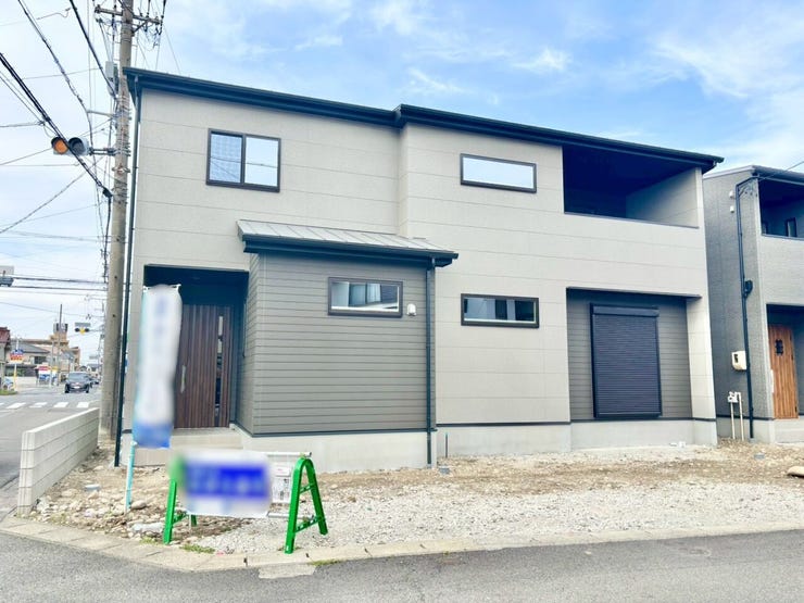 角地のため隣接する家が少なく陽当りや風通しが良好です♪