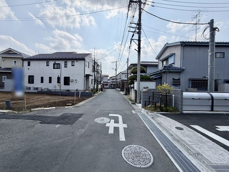 生活する上で必要な施設(保育園、小中学校、スーパー等々)が全てそろっているといっても過言ではないくらい、暮らしやすい環境となっております!