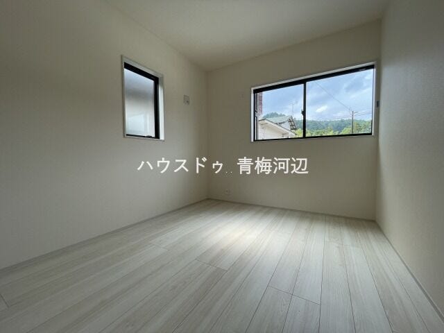 西側5.3帖洋室