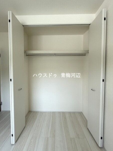 西側5.3帖洋室収納
