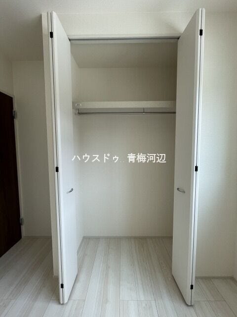 北側5.3帖洋室収納