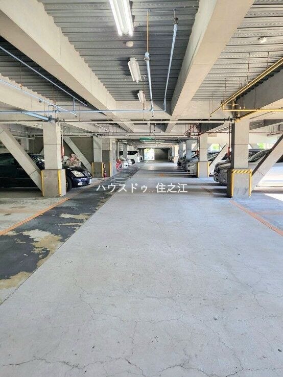 ★平面式駐車場。自走式なので機械式と違って待ち時間が無いのが嬉しいポイント♪