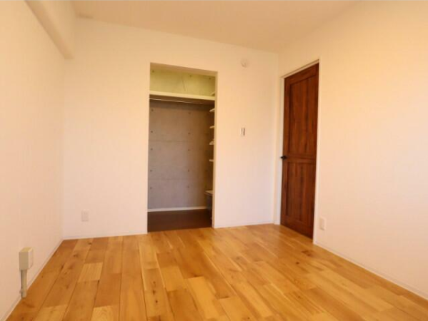 洋室(約5.1帖)にはウォークインクローゼット付