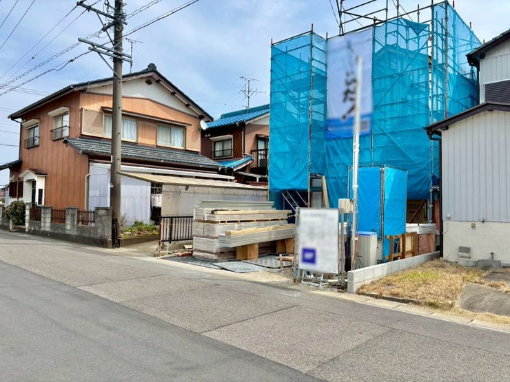 大型車や多くの車両が通行することが少なく、静かで落ち着いた環境が得られます。特に小さなお子さんがいる家庭では安心です!