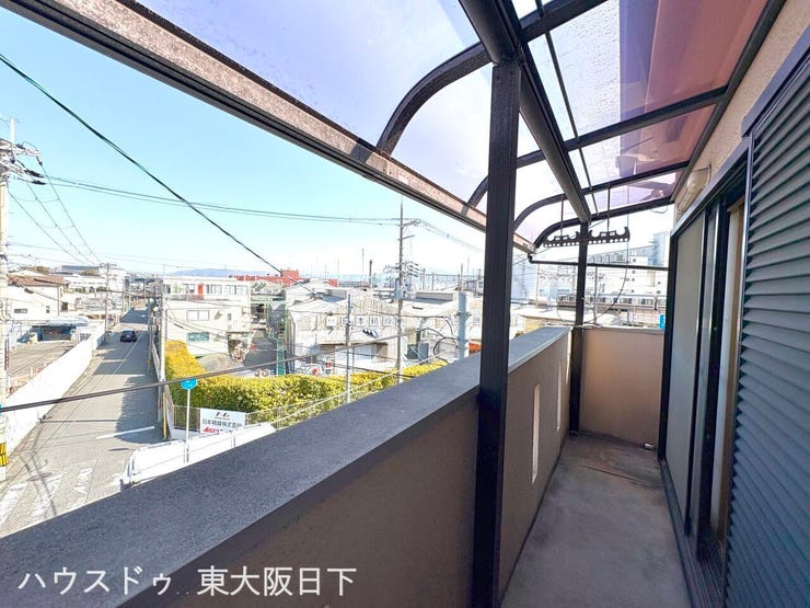 バルコニー:お洗濯ものや布団を干したりするのに十分なスペースを取ったバルコニーは大変便利です!