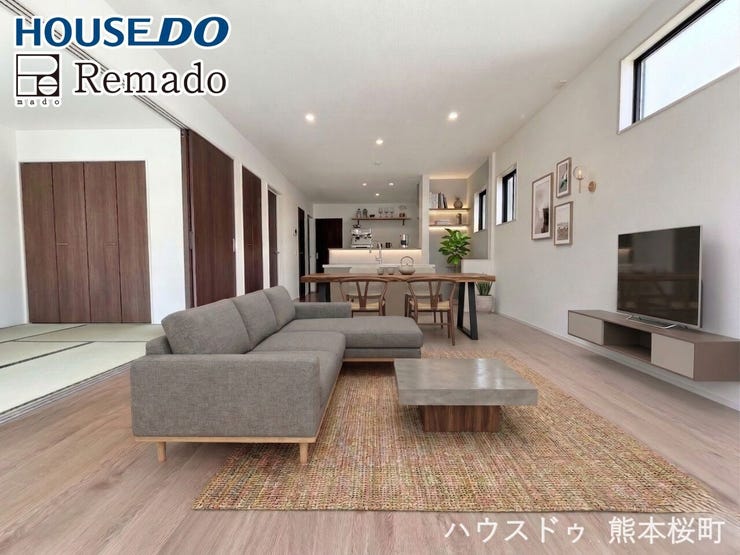 ■家族の笑顔が集う中心地■お気に入りの家具を迎え、窓からは心地の良い光が差し込みます。※CGで家具を配置しています。