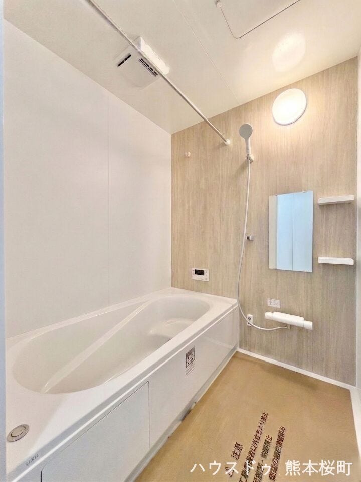 ■清々しいリフレッシュ空間■自分を磨き、気持ちを切り替える。心地よい光が差し込むプライベートスペース。