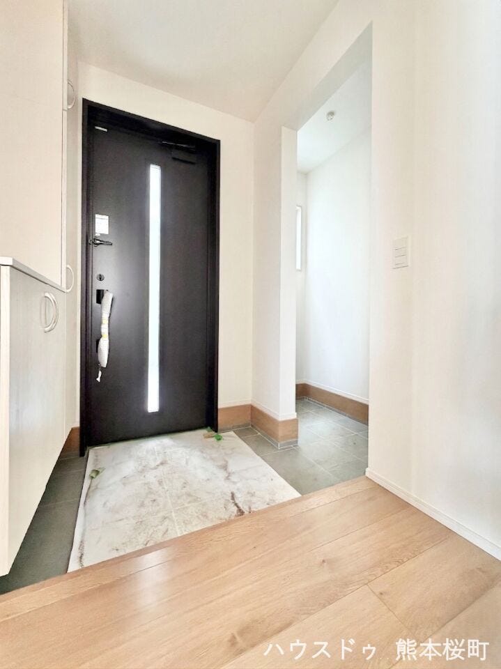 ■「ただいま」の安堵をくれる場所■訪れる人を迎え入れ、帰るたびにホッと一息つける、明るく機能的なエントランス。