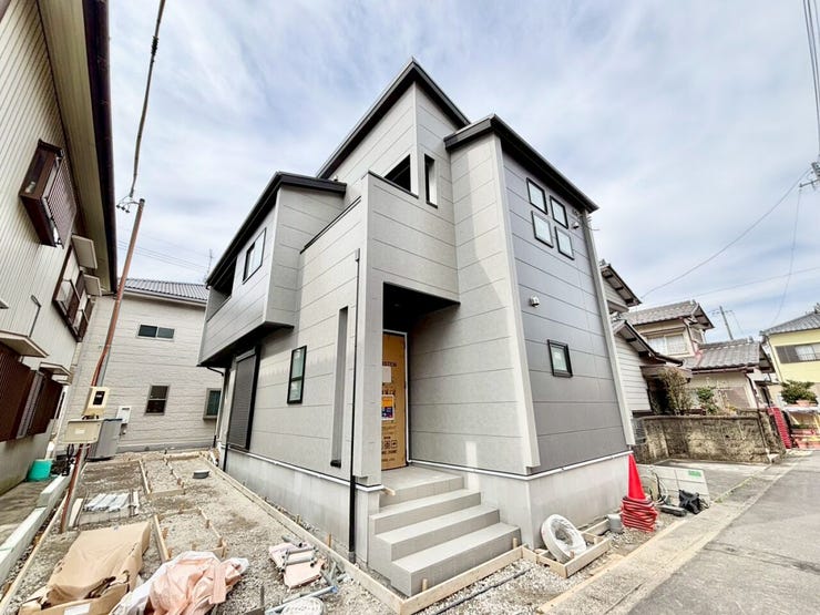 食洗機や浴室暖房などの設備が充実した4LDKのお家♪