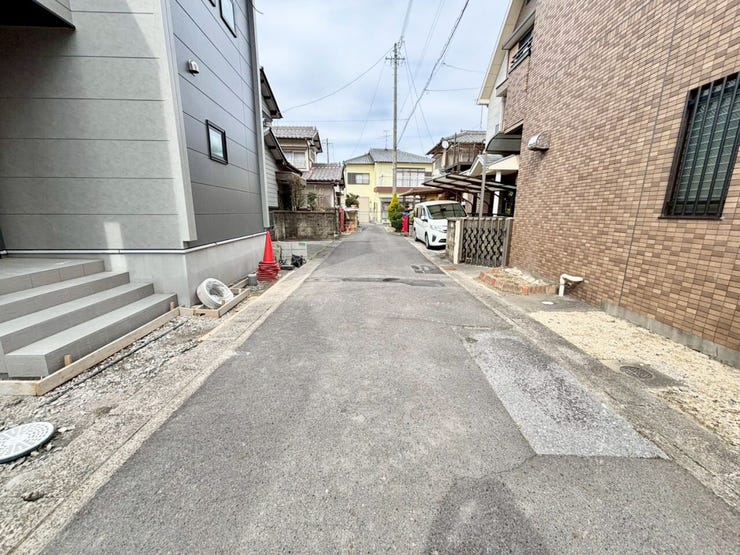 車がスピードを出しにくいため、交通事故のリスクが低減されます。歩行者や自転車が安全に通行しやすい環境です!