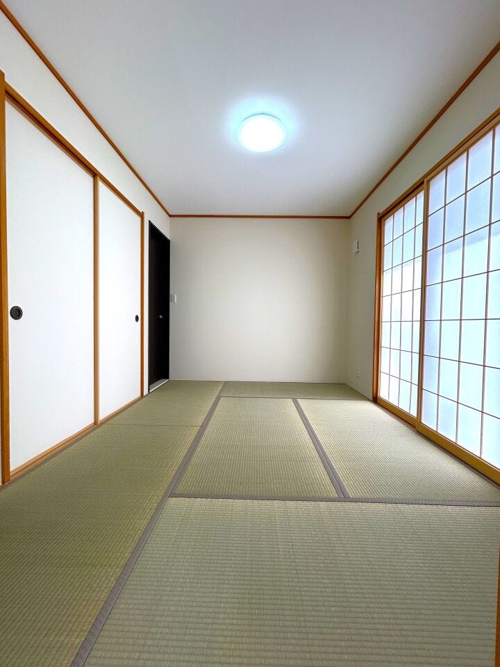 お子さまの遊び場や客間としても活用できる和室