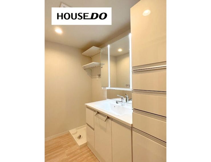 洗濯機置場も同じ空間にまとまり、家事動線もすっきりしています。