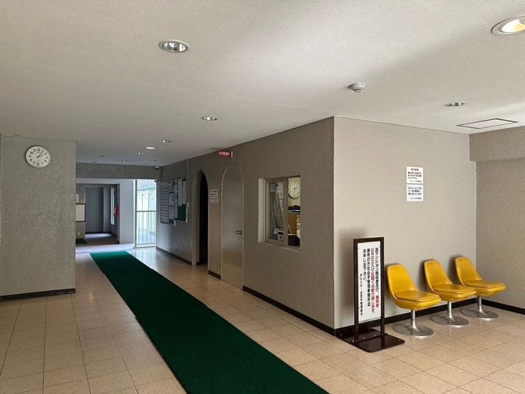 落ち着いた雰囲気のロビー空間が、住まい全体に安心感をプラス。来客時にも印象がよく、管理の行き届いた暮らしを感じられます。