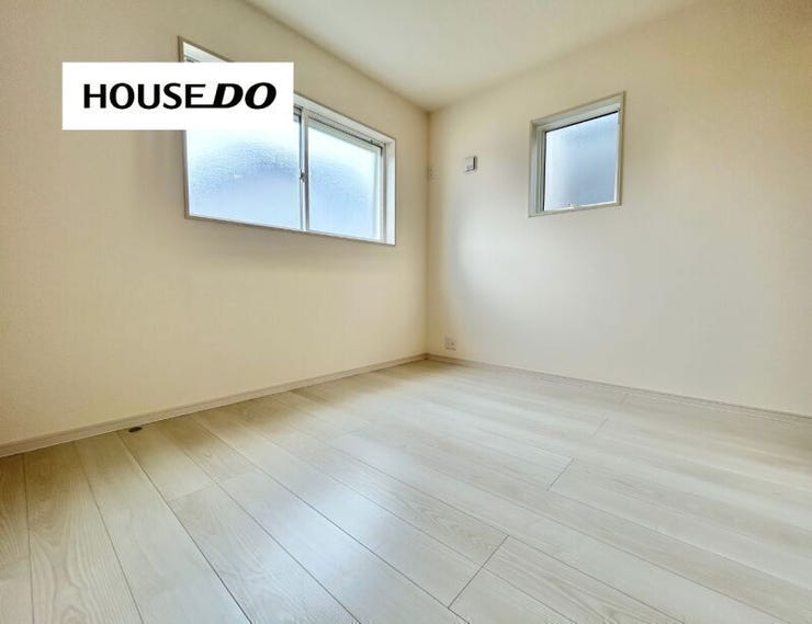 やわらかな光が入る心地よい洋室。
主寝室や子ども部屋など幅広く使えます。