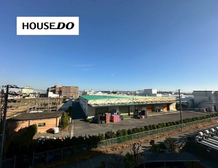 空の広がりをしっかり感じられる開放的な眺望。晴れた日には気持ちまで明るくなるような、見晴らしの良さが魅力です。