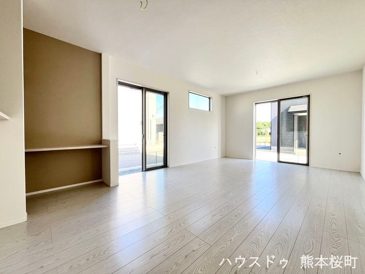 ■安らぎと笑顔の中心地■陽光が優しく降り注ぎ、会話が自然と弾む。ここでは、毎日が特別な時間へと変わります。