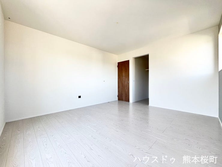 ■2階9帖洋室■心からリラックスできる静けさ、上質な眠りで、毎日をリセットします。明日への活力を養う空間です。