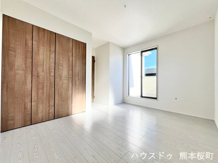 ■2階6.5帖洋室■寝室、書斎、趣味の部屋。家族の成長やライフスタイルに合わせ、様々な使い方ができる快適な空間です。