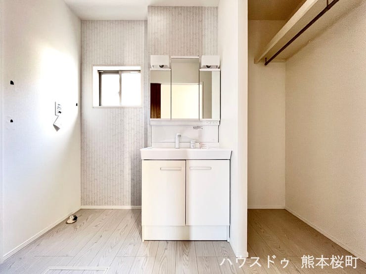 ■清々しいリフレッシュ空間■自分を磨き、気持ちを切り替える。心地よい光が差し込むプライベートスペース。