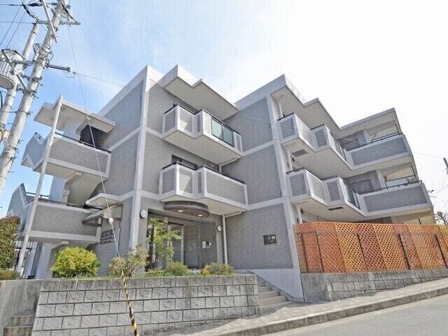 【外観】
・オートロック
・宅配BOX
・ペット可
・敷地内に公園あり