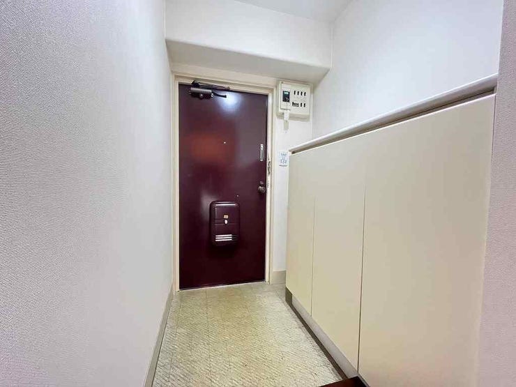 【Entrance】
玄関です。大容量のシューズボックスもあり、いつも気持ちよくご家族を迎えることができますね。