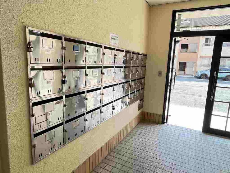 【Mailbox】
郵便受けです。入口からすぐなのでお出かけの時や帰宅時にサッと確認できます。