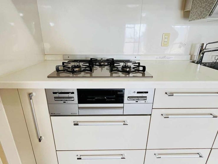 【Gas stove】
グリル付き3口ガスコンロです。
お料理も捗りますね♪