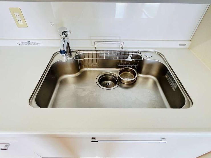 【sink】
料理好きには嬉しいゆったりとしたキッチンです。
たっぷり収納付きなので食器や調理道具や調味料もスッキリ保管できます。