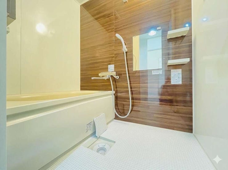 【bath room】
オシャレな木目調の浴室♪
日々の疲れも癒されそうです♪
※ツールにて残置物を削除しております。
