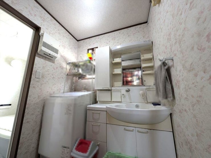 小物収納付き!物で溢れがちな空間も整理整頓できそうです