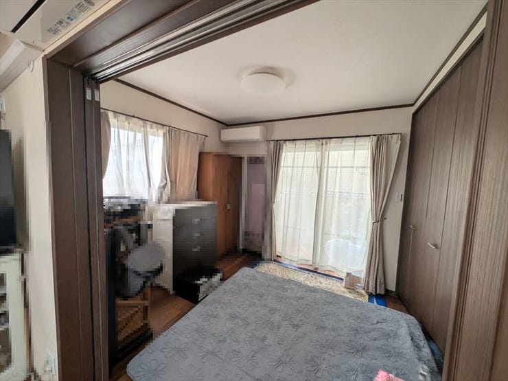 リビングに隣接している洋室