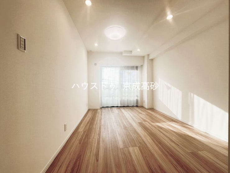 お子様の成長と共に「住まい方」も変化していきます。居室にはクローゼットを完備し、自由度の高い家具の配置が叶うシンプルな空間です。