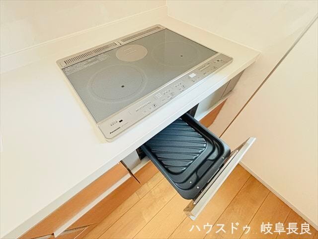 ≪IHクッキングヒーター≫IHクッキングヒーター付きで、調理もお手入れもスムーズ。機能性に優れた使いやすいキッチンです。