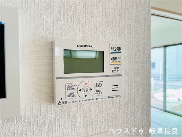 ≪給湯パネル≫操作しやすい給湯パネルを設置。お湯張りや温度調節も簡単に行え、毎日の暮らしを快適にサポートします。