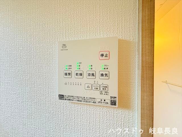 ≪浴室暖房乾燥機≫暖房・乾燥機能付きの浴室で、寒い季節の入浴も快適。室内干しにも便利な人気の設備を備えています。